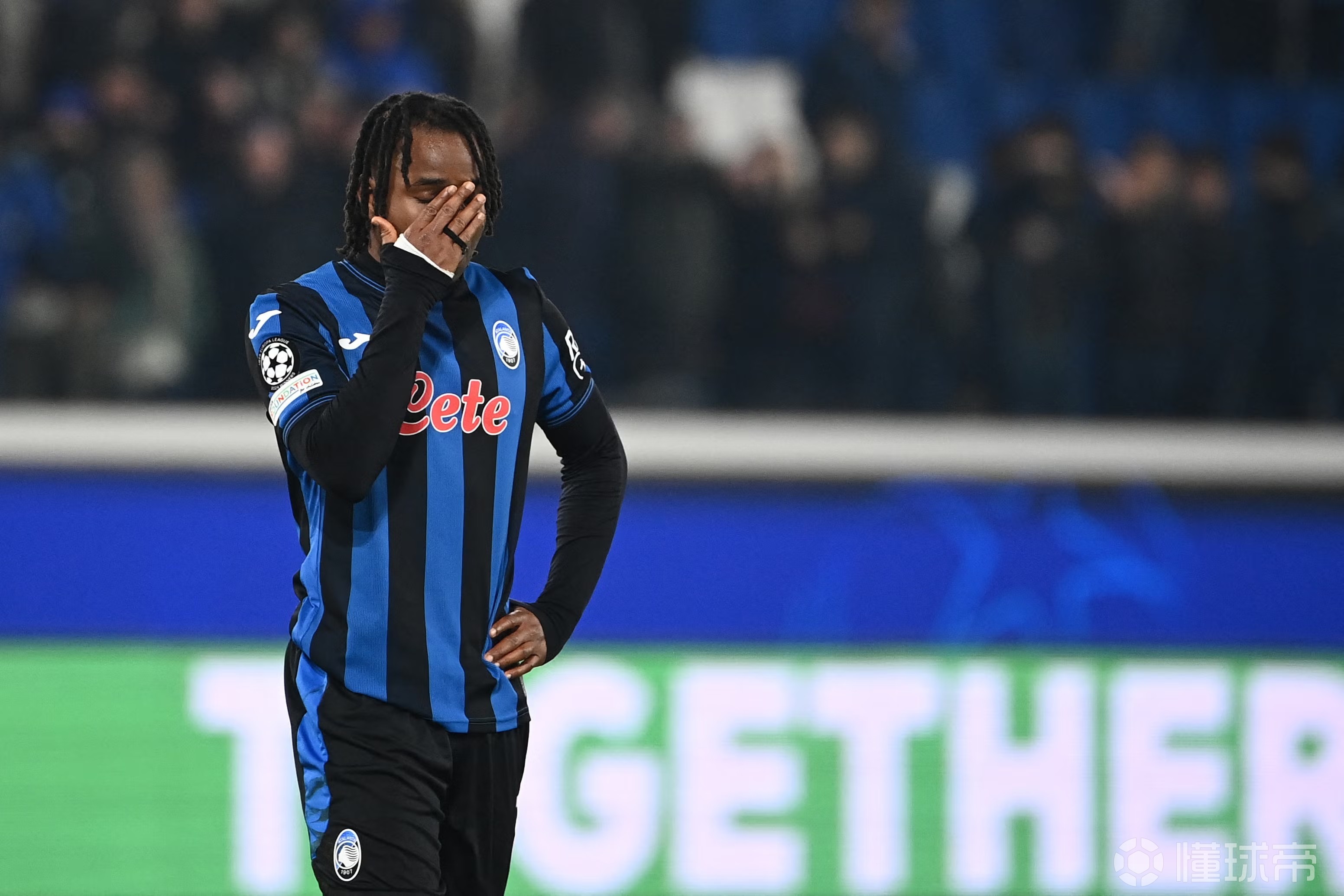 ayx爱游戏官方-意甲赛程吃紧，西汉姆今夜篮板制胜，气氛紧张，临场指挥获称赞-ayx爱游戏官方