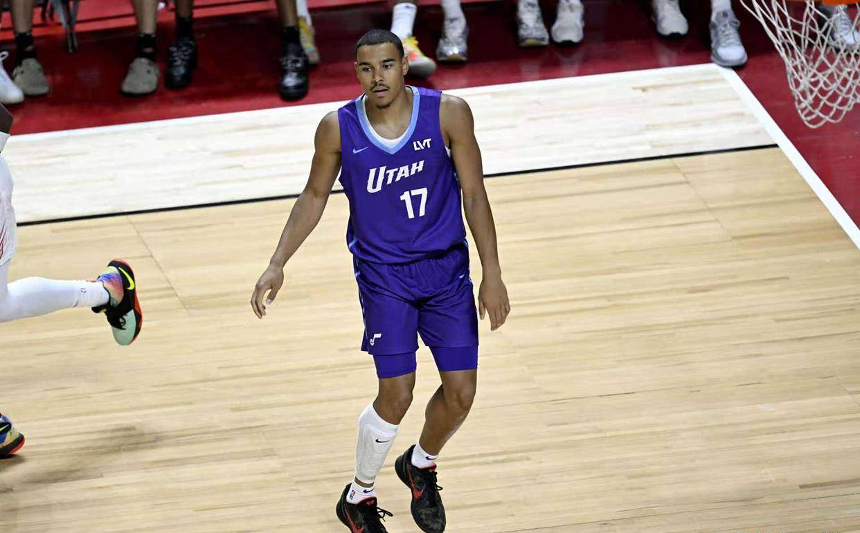 ayx爱游戏娱乐-转会期犹他爵士备战CBA季后赛；复出首秀细节曝光；球迷炸锅；更衣室氛围转暖的简单介绍-ayx爱游戏娱乐