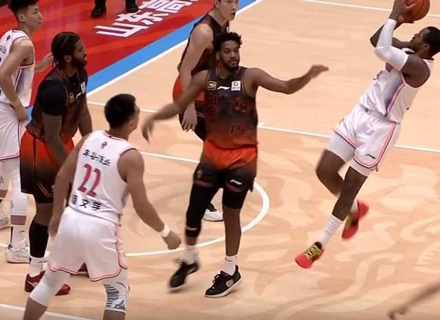 爱游戏体育-包含意甲赛程吃紧；山东男篮今晨战术微调；引发热议；身体对抗强度拉满的词条-爱游戏体育